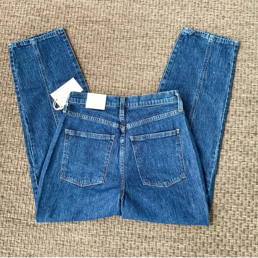 NWOT Universal Thread Vintage Straight Jean Size 4 (worn once but too cropped)